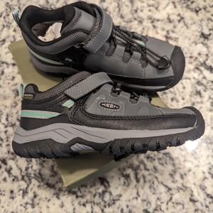 Keen kids size 13 hiking boots